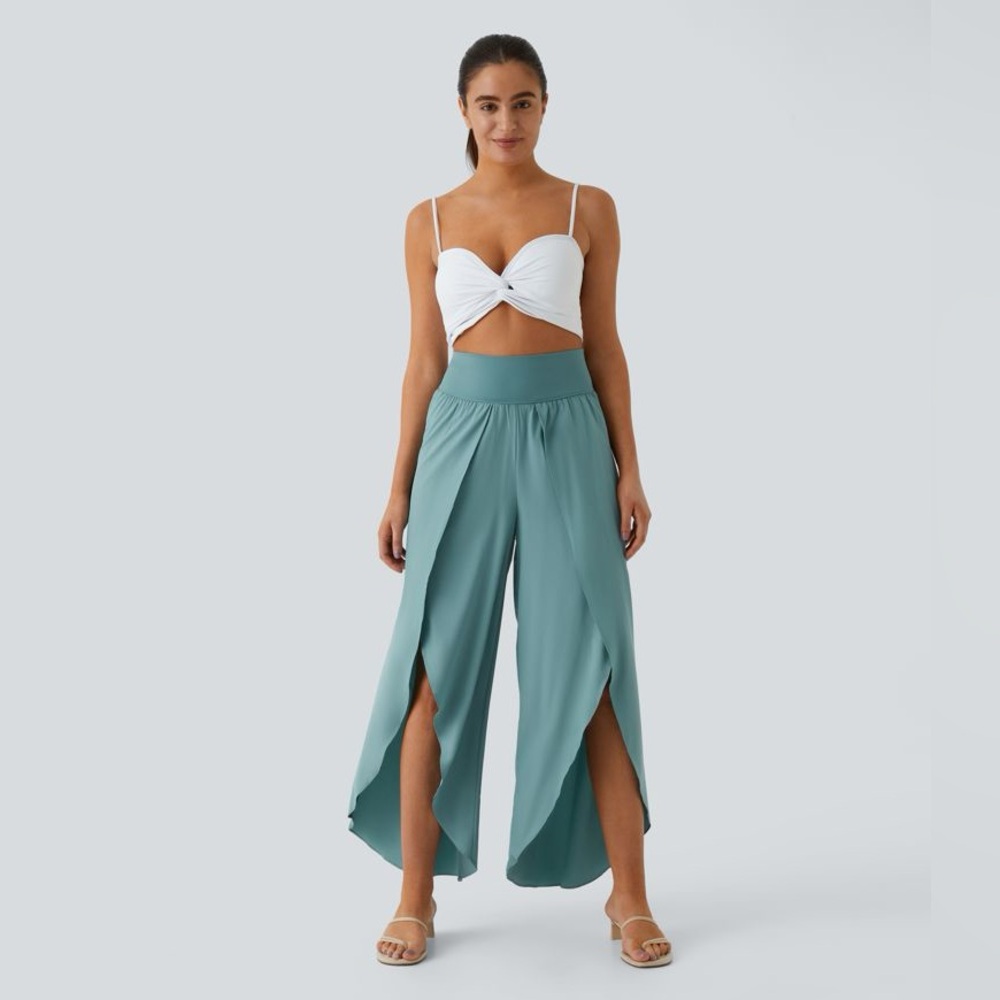HALARA Breezeful™ High Waisted Flowy Wide Leg Pants - size Medium (petite)